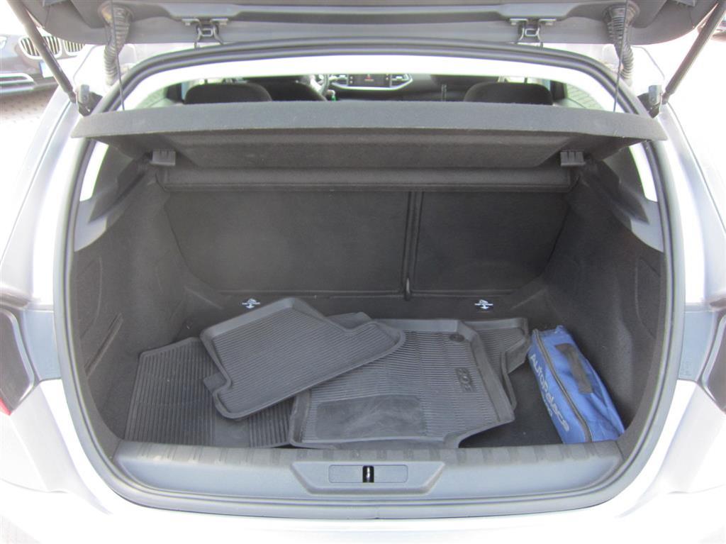 Volkswagen Touran, 2018 - pohled č. 13