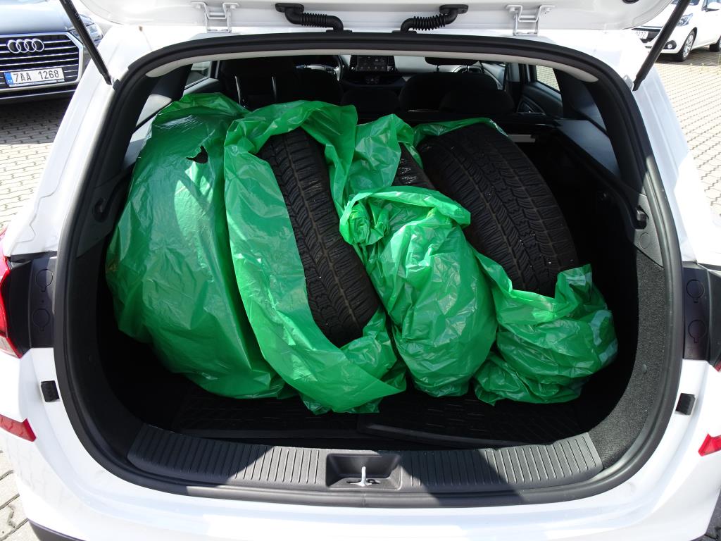 Hyundai i30, 2020 - pohled č. 13