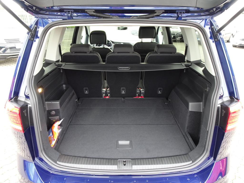 Volkswagen Touran, 2020 - pohled č. 13