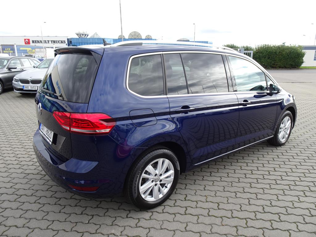 Volkswagen Touran, 2020 - pohled č. 4